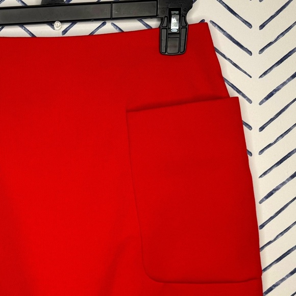 NWOT Express Large Pocket Skirt -Red Size 4 - Picture 3 of 5